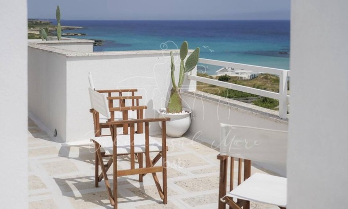 Salento Peninsula Cama Y Desayuno | Room in B&B - B&B Balconi Sul Mare Suite With Hydromassage "faro Bianco"