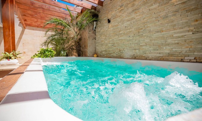 El Batey Casa | Room in Guest Room - Central Area Bedroom With Common Kitchen, Living Room