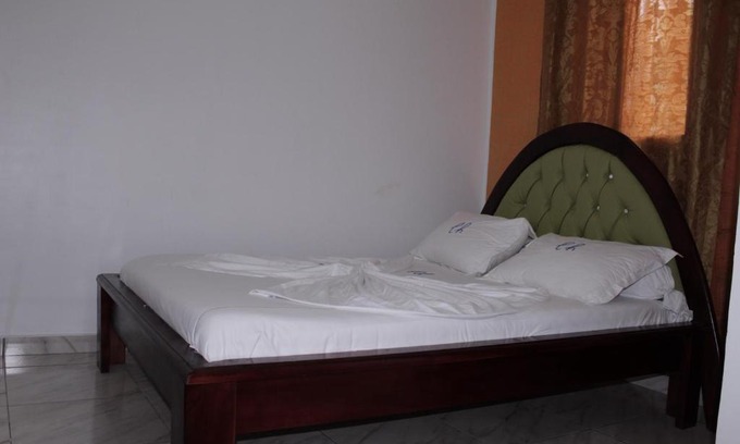 Douala Casa | Room in Guest room - Elu Hotel Chambre Stand - Bonamoussadi