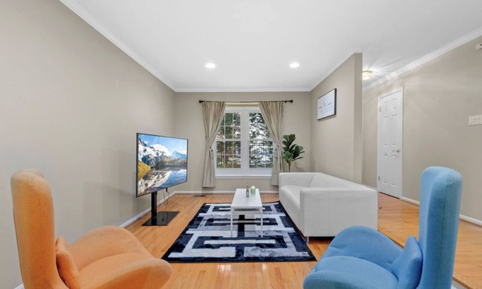 Wheaton Casa | Room in home hosted by Samri