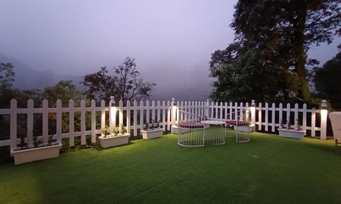 Landour Casa | Room in Lodge - Oakwood 302 - Elegant Private Room With Balcony at Landour, Mussoorie