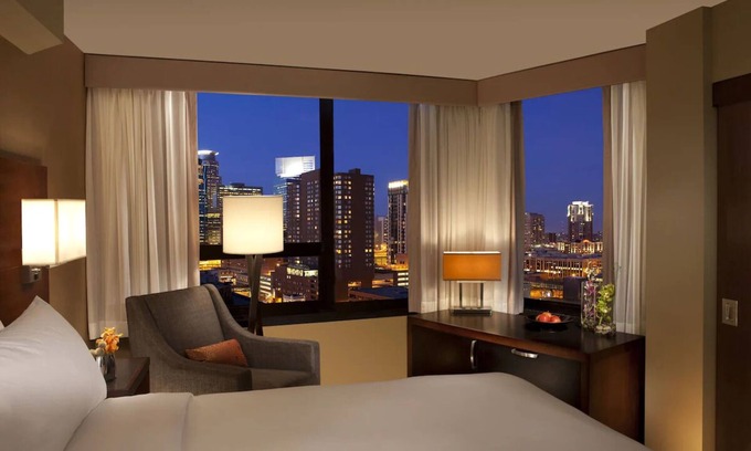 Downtown Minneapolis Casa | Room In The City Center, Indoor Swimming Pool, Walk to Target Field!