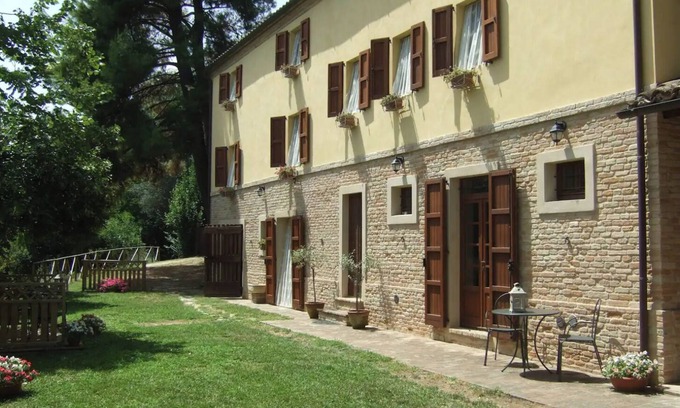 Monte San Vito Otro | ROOM IN THE QUIETNESS OF THE CAMPAIGN