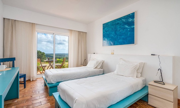 Aljezur Apartamento | Habitación 'Janeiro' con vistas al mar, piscina compartida y Wi-Fi