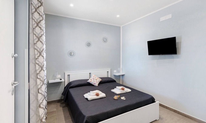 Capaccio-Paestum Apartamento | Room 'La Fiesta' with Sea View, Wi-Fi and Air Conditioning