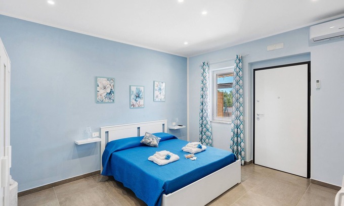 Capaccio-Paestum Apartamento | Room 'La Fiesta' with Sea View, Wi-Fi and Air Conditioning