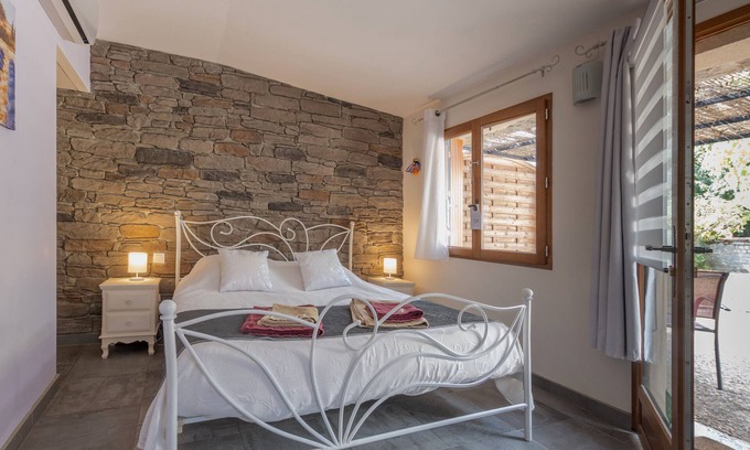 Saint Alban Auriolles Apartamento | Room 'La Peireta' with Shared Pool, Wi-Fi and Air Conditioning