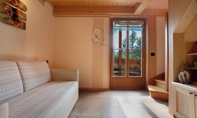 Roncegno Apartamento | Habitación 'Larice' con vistas a la montaña, jardín compartido y balcón