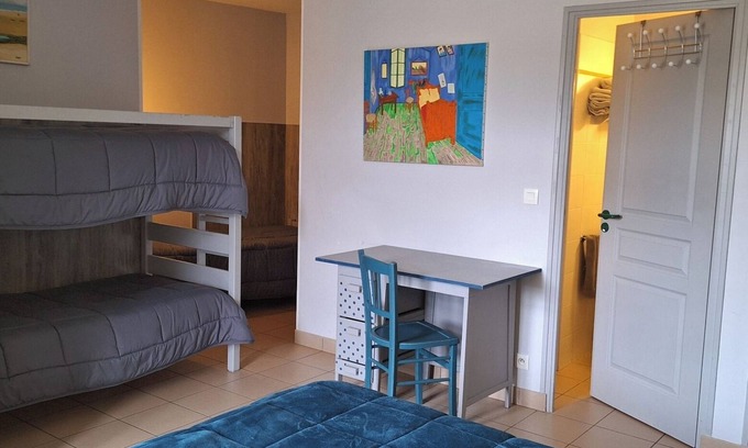 Fye Apartamento | Habitación 'Le Meslay N°3 - Chambre 5 Pers' con terraza compartida, jardín compartido y Wi-Fi