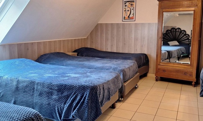 Fye Apartamento | Habitación 'Le Meslay N°5 - Chambre 7 Pers' con terraza compartida, jardín compartido y Wi-Fi