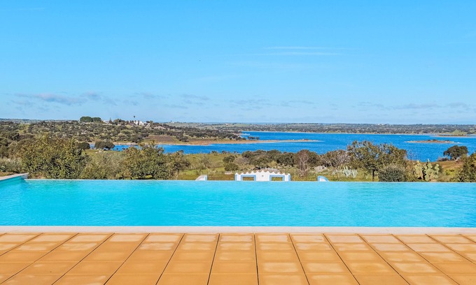 Elvas Casa | Habitación 'Lebre' con piscina compartida, Wi-Fi y aire acondicionado