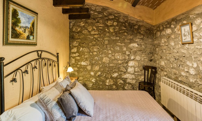 Montagut Apartamento | Habitación 'Malvasia' con vistas a la montaña, piscina compartida y terraza compartida