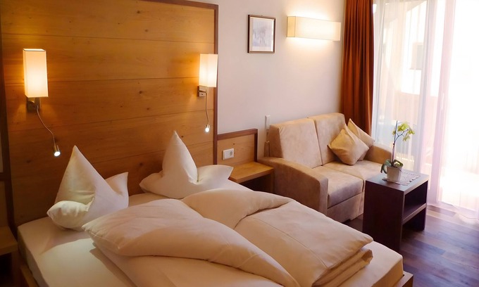 Burgusio Apartamento | Room 'Moriggl Zimmer Seilschaft' with Mountain View, Shared Terrace and Wi-Fi