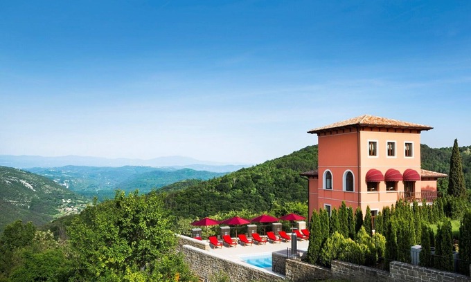 Oprtalj Apartamento | Palazzo Angelica B&B Adults Only / Double Room S1 with Pool View