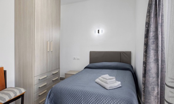 Cervere Apartamento | Habitación 'Nespola' con terraza compartida, Wi-Fi y aire acondicionado