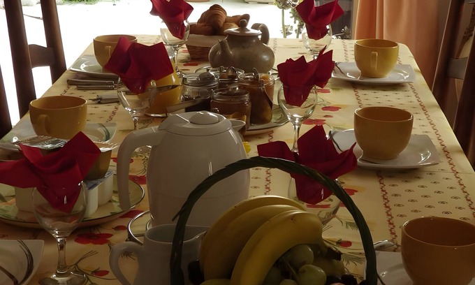 Visan Apartamento | Room 'Oliveraie' with Mountain View, Shared Terrace and Wi-Fi