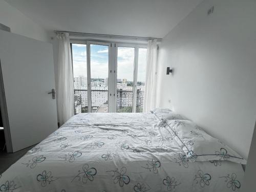 Rosny-sous-Bois Casa | Room only - Serene room with Chineses-Parisian