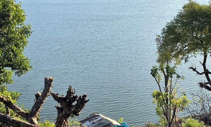 Isla Conchagaita Casa | Room or 3-bedroom house in Olomega with WiFi, AC, Lake/Mountain views.