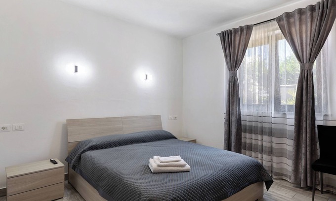 Cervere Apartamento | Habitación 'Palma' con terraza compartida, Wi-Fi y aire acondicionado