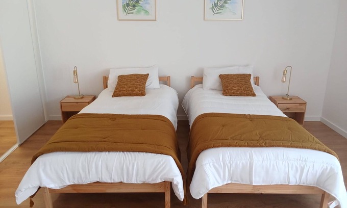 Coimbra Apartamento | Habitación 'Quarto 1 Piso Superior - Quinta Df' con vistas a la montaña, Wi-Fi y aire acondicionado.