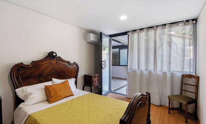 Rossas Apartamento | Habitación 'Quarto 2' con vistas a la montaña, Wi-Fi y aire acondicionado.