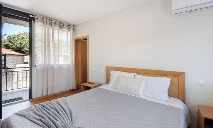 Rossas Apartamento | Habitación 'Quarto 5' con vistas a la montaña, Wi-Fi y aire acondicionado.