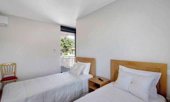 Rossas Apartamento | Habitación 'Quarto 6' con vistas a la montaña, Wi-Fi y aire acondicionado.