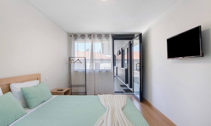 Rossas Apartamento | Habitación 'Quarto 7' con vistas a la montaña, Wi-Fi y aire acondicionado.