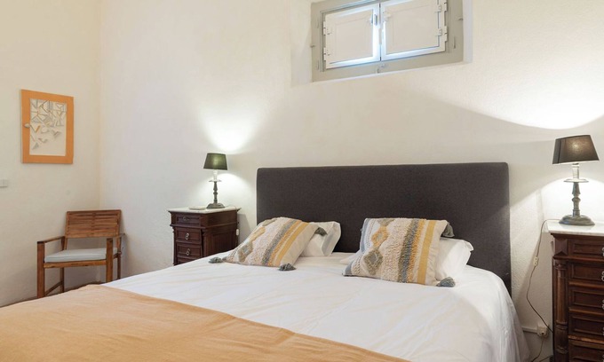 Cabeco de Vide Apartamento | Habitación 'Quarto Duplo Com Casa De Banho Privativa 5' con piscina compartida y aire acondicionado
