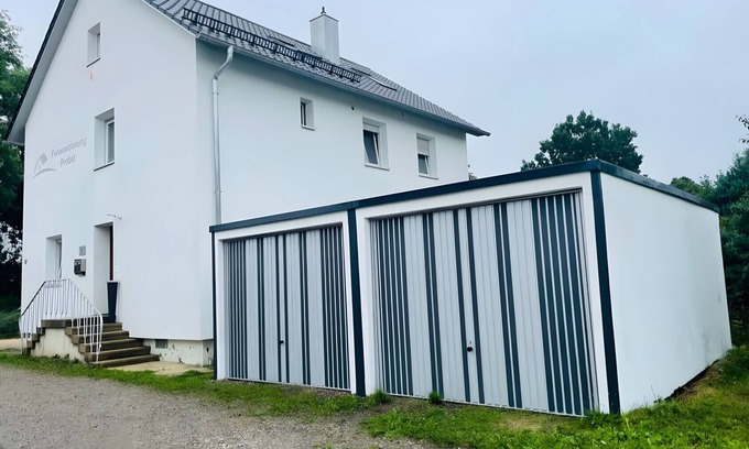 Laupheim Apartamento | Room 'Quiet Rooms in Shared Apartment' with Private Garden, Balcony and Wi-Fi
