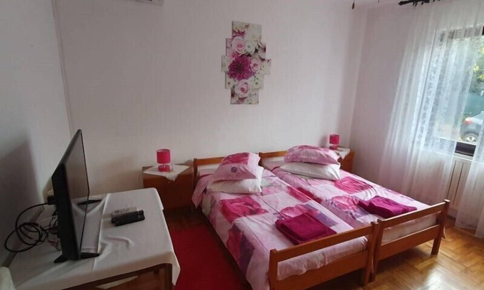 Fuskulin Apartamento | Rooms Roza with private bathroom Poreč 6 km from the beach / Room Roza 2 for 3 Pax with bathroom Poreč 6km