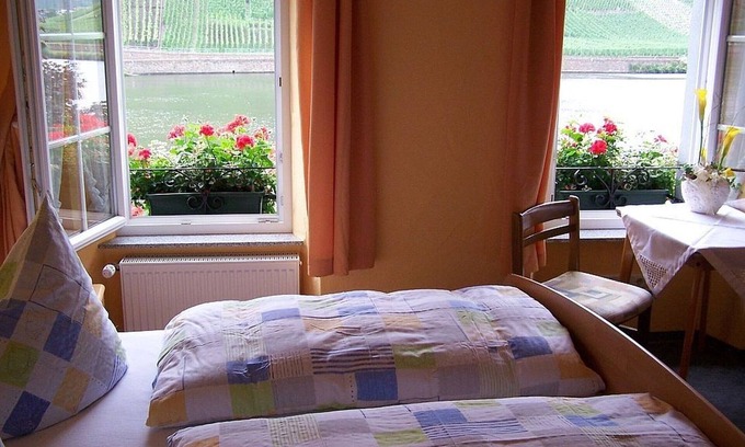 Briedern Apartamento | Room 'Small Double Room 3' with Lake View, Shared Terrace and Wi-Fi