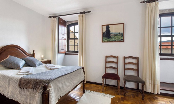 Soajo Apartamento | Habitación 'Suite 3 - Casa Do Adro' con vistas a la montaña, Wi-Fi y aire acondicionado.