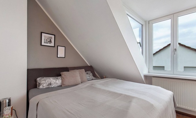 Bad Soden am Taunus Apartamento | Habitación 'Taunus-Zimmer Skyline-Blick' con Wi-Fi