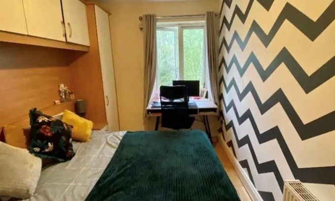 Sutton Cross Casa | Room To Rent