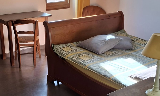 Montbrun-les-Bains Apartamento | Room 'Tournesol' with Mountain View, Shared Terrace and Wi-Fi