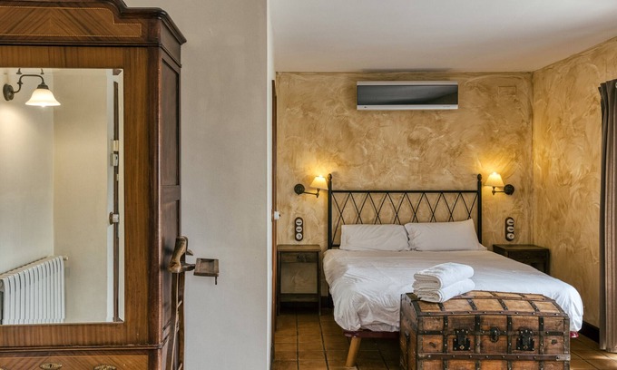 Pujals dels Pagesos Apartamento | Habitación 'Tramuntana' con piscina compartida, Wi-Fi y aire acondicionado