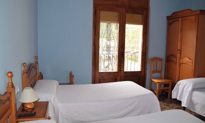 Villarluengo Apartamento | Habitación 'Triple Con Balcón' con balcón y Wi-Fi