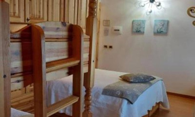 Santo Stefano dʼAveto Apartamento | Habitación 'Viola' con vistas a la montaña, piscina compartida y Wi-Fi