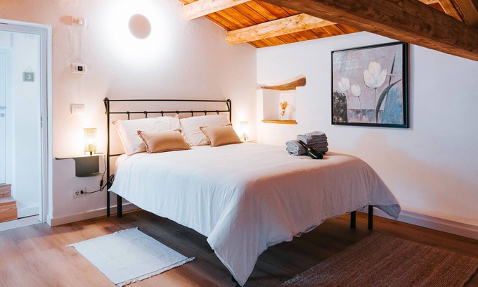 Cison di Valmarino Apartamento | Room 'With a View of the Village' with Wi-Fi and Air Conditioning