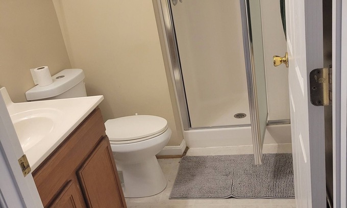 Woodbridge Casa | Room with a private bathroom