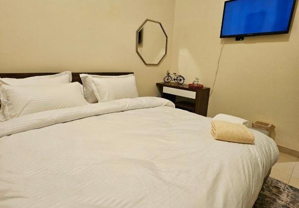 Jumeira 1 Apartamento | Room with bathroom near beach walk la mer beach Oima leasing property