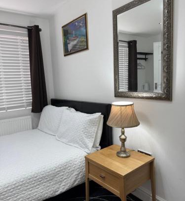 Ashford Casa | Room with en-suite facilities