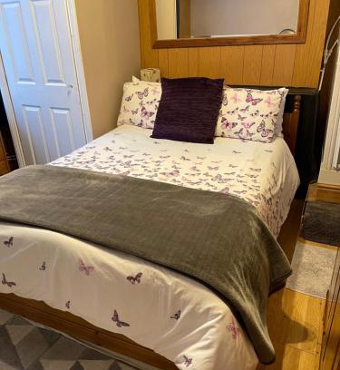Five Oak Green Casa | ROOM with SHOWER, TOILET and KITCHENETTE