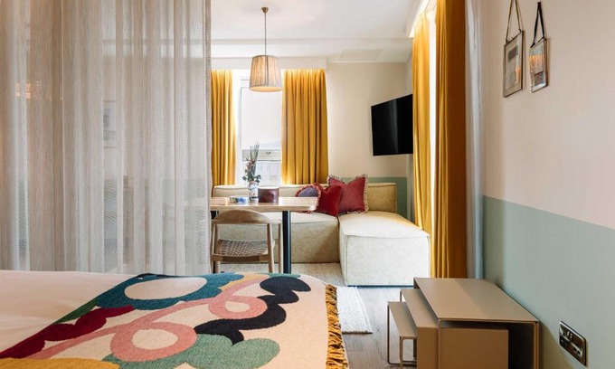 Belfast Central District Hotel | room2 Belfast Hometel