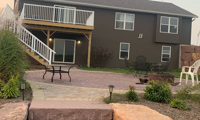 Stratford Casa | Rooms for rent daily, weekly, or monthly for traveling workers or vacationers.