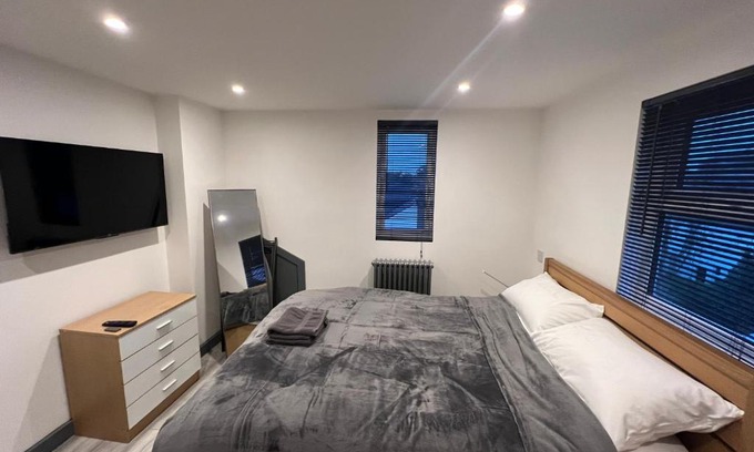 Broad Green Casa | Rooms in Modernised Victorian House