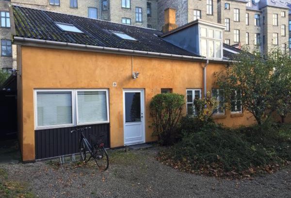 Frederiksberg C Casa | Rooms in quiet Yellow Courtyard Apartment