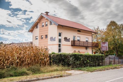 Jesenice Casa | Rooms Vila Medena