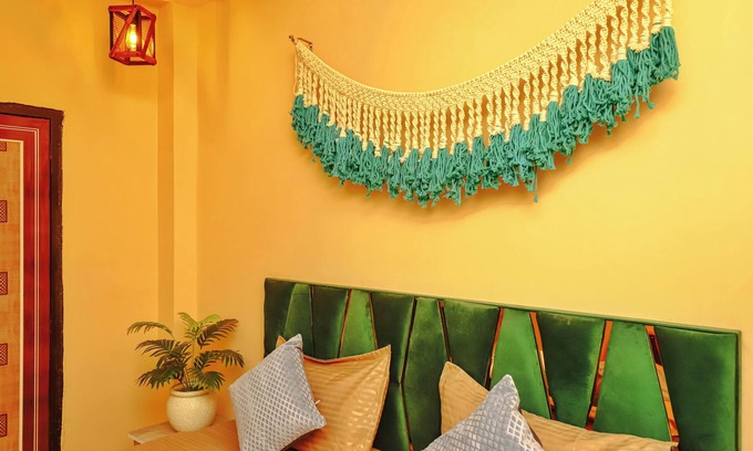 Kalkaji Hotel | Roomshala 061 NK Residency